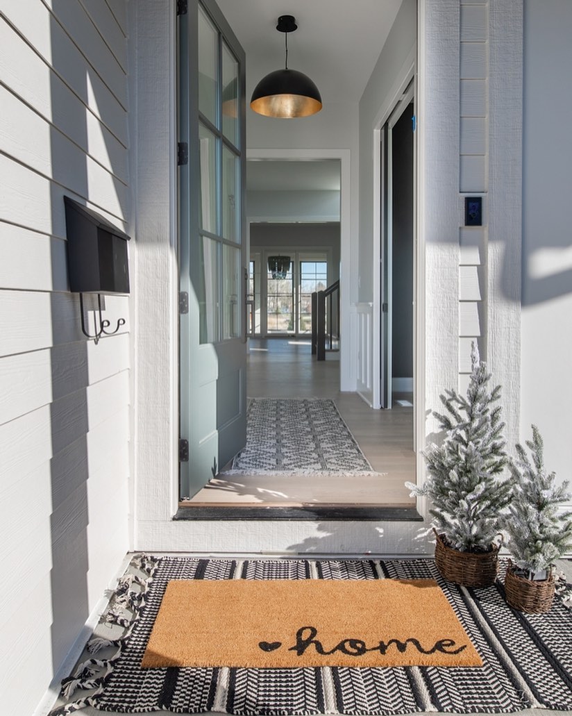 How to Use SW 9166 Drift of Mist For the front door