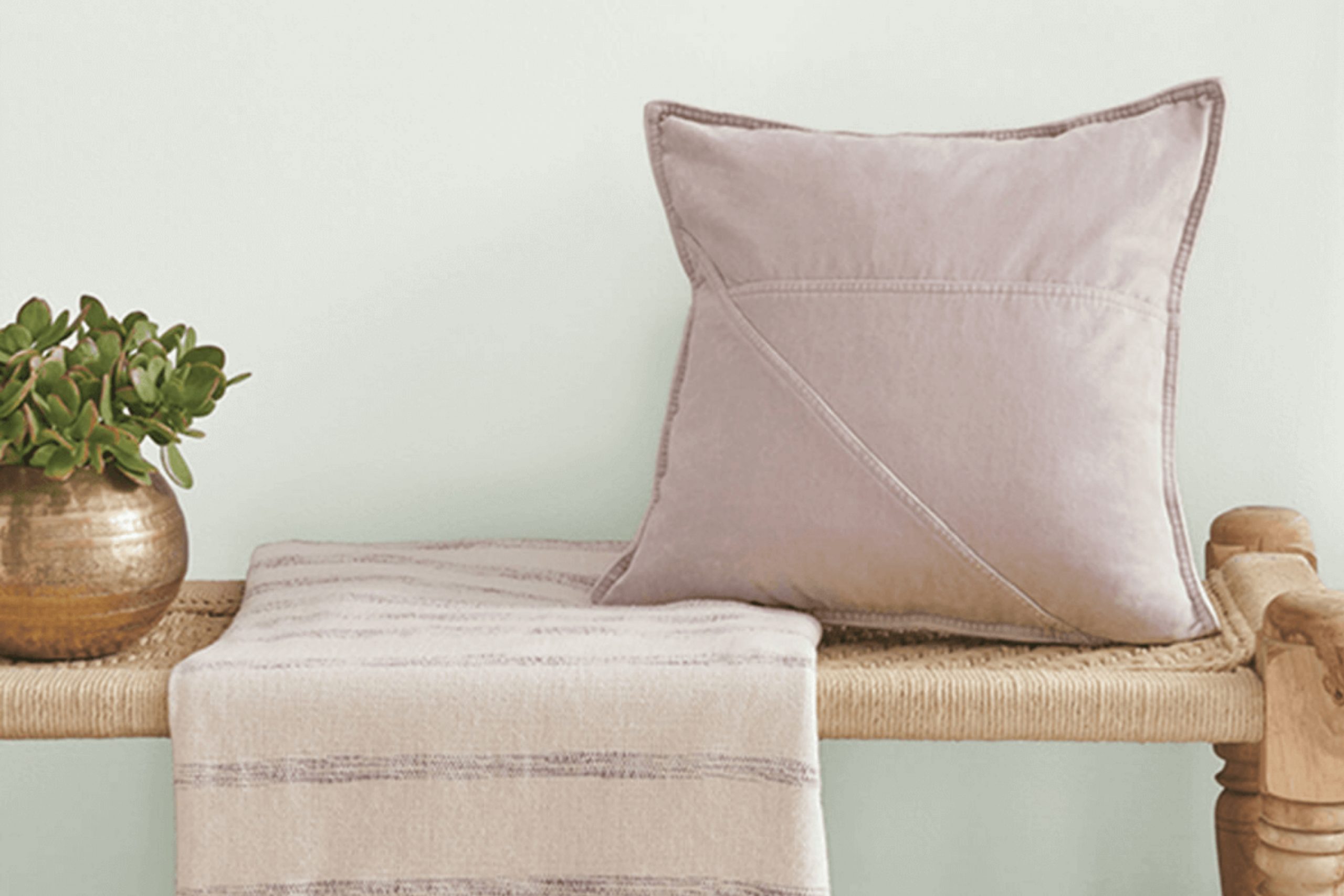Green Glimpse SW 9676 Paint Color by Sherwin Williams