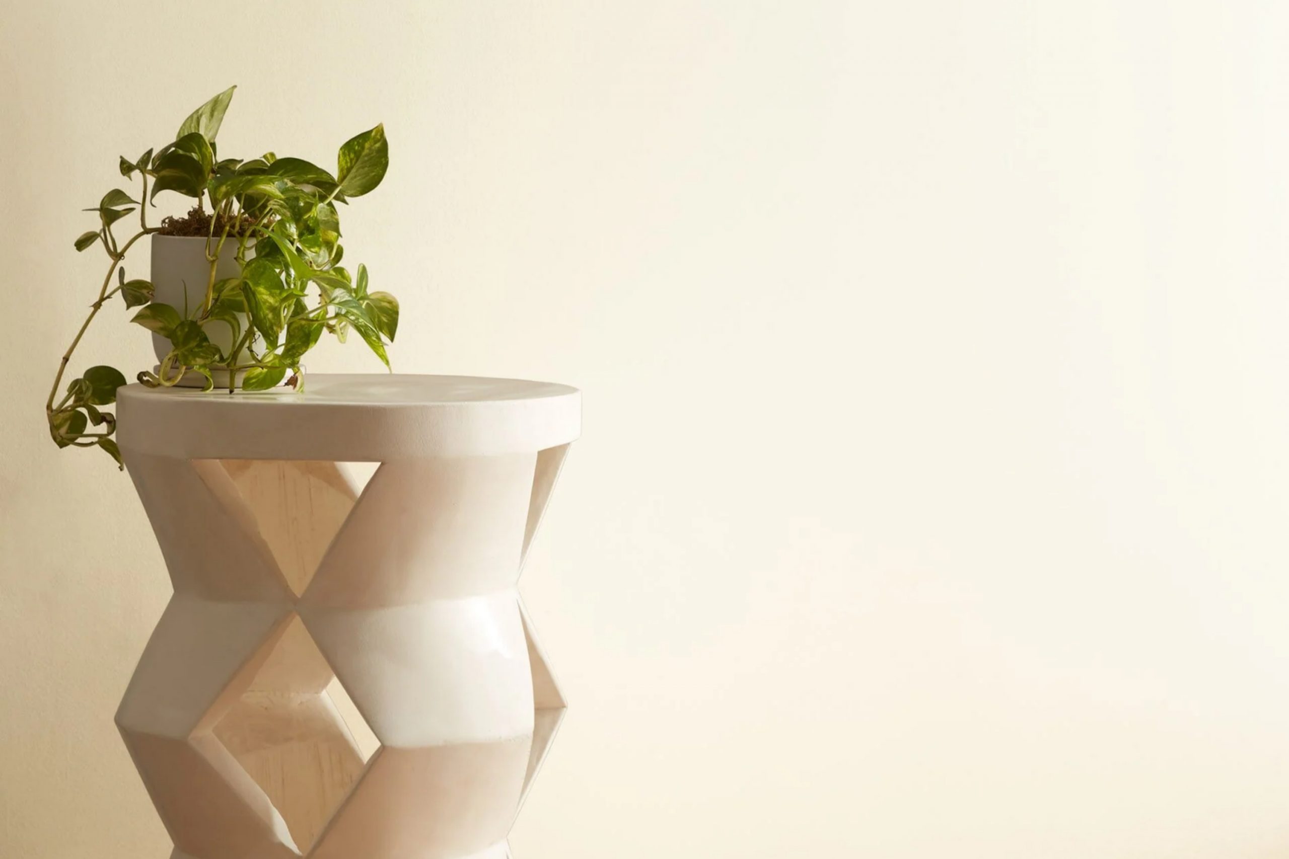Ivory White 925 Paint Color by Benjamin Moore