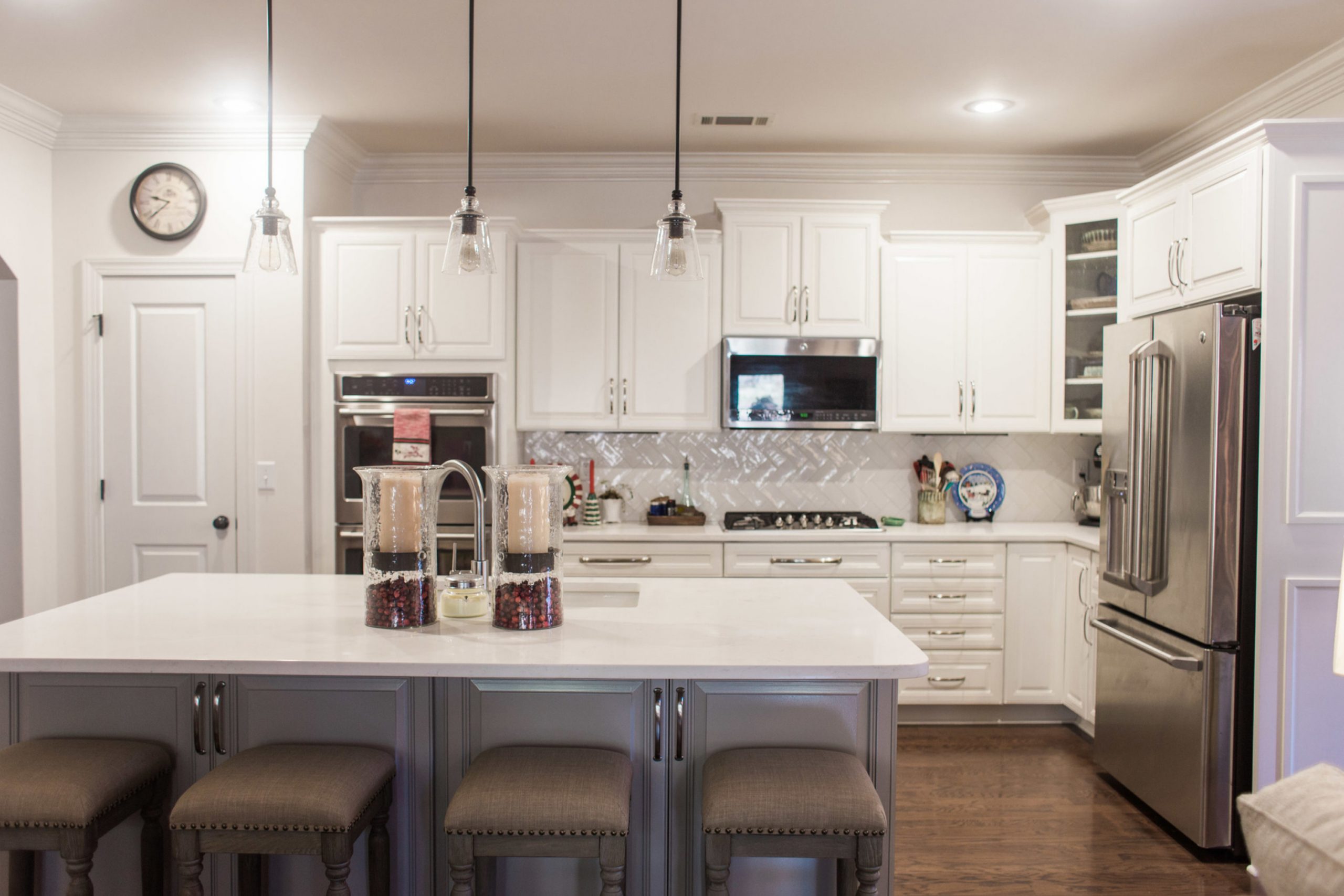 Seapearl.Whites, Creams, and Pale Neutrals That Lighten Up the Room from Benjamin Moore This Year