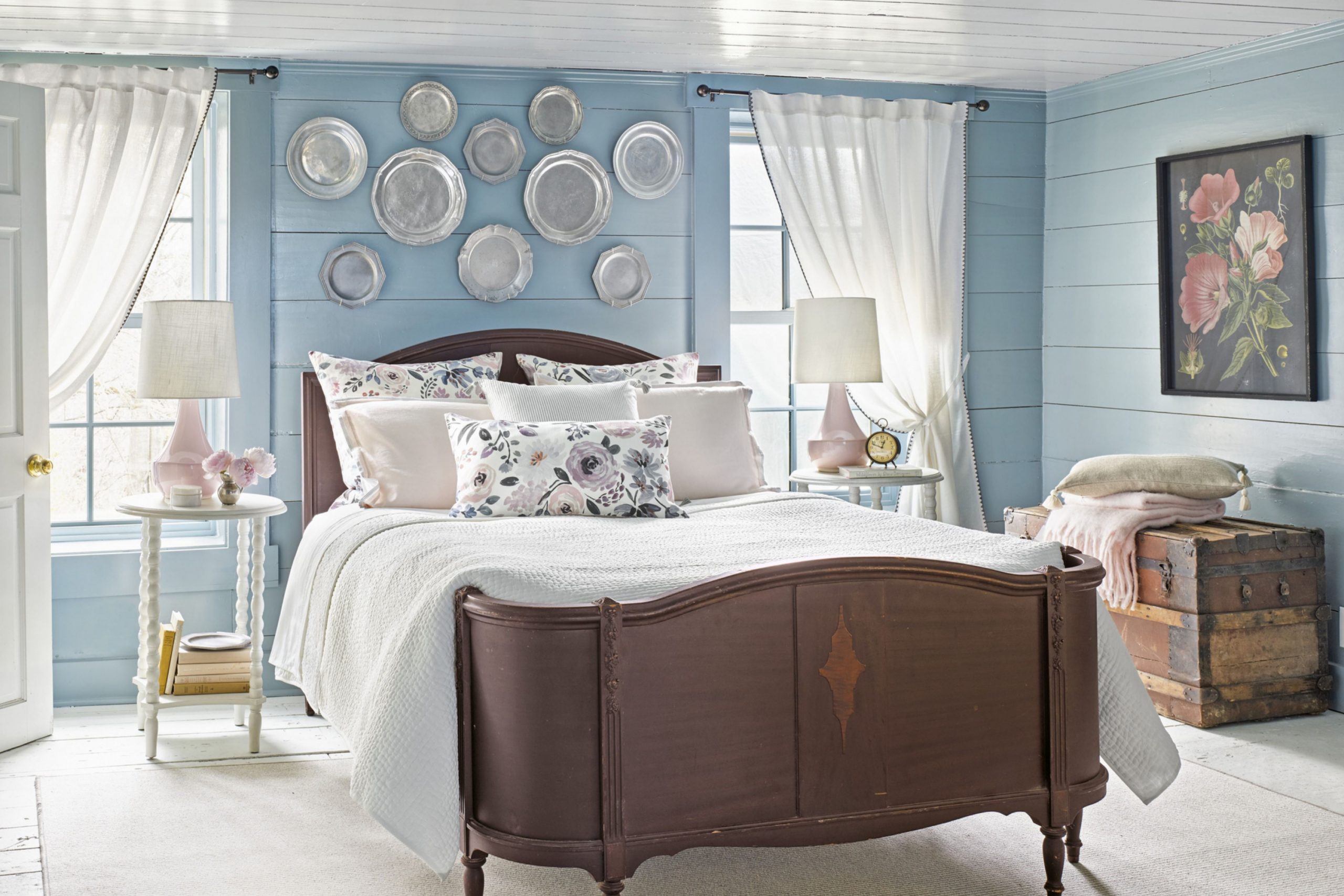 How I Choose the Right Paint Color for a Beach Bedroom