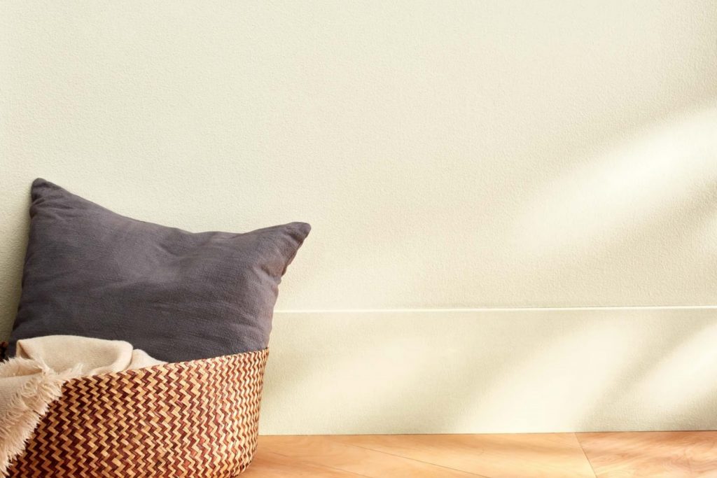 Parish White CW-15 Paint Color by Benjamin Moore