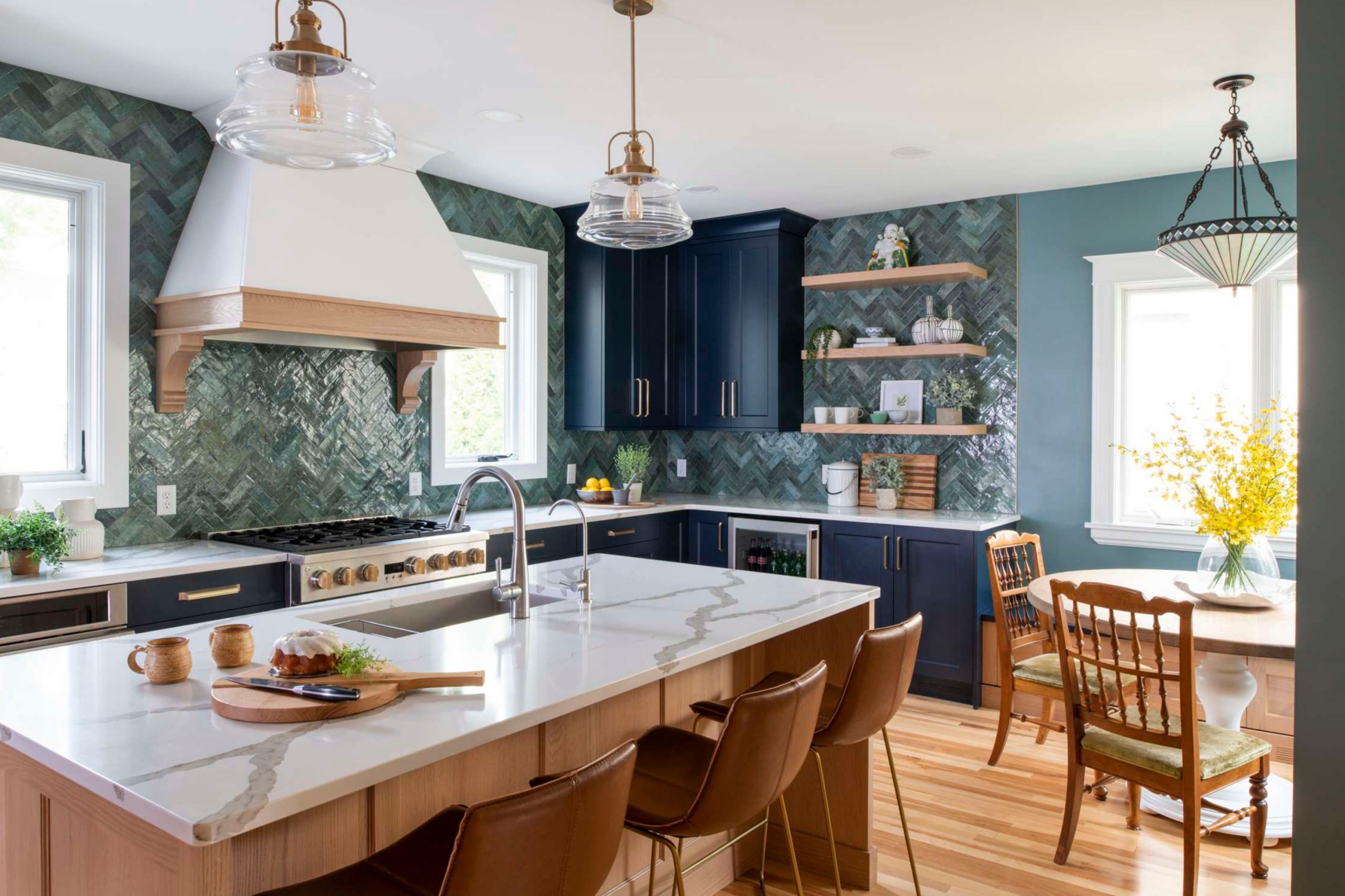 36 Best Kitchen Paint Color Ideas for Oak Cabinets – Designer Picks for a Cozy and Timeless Kitchen