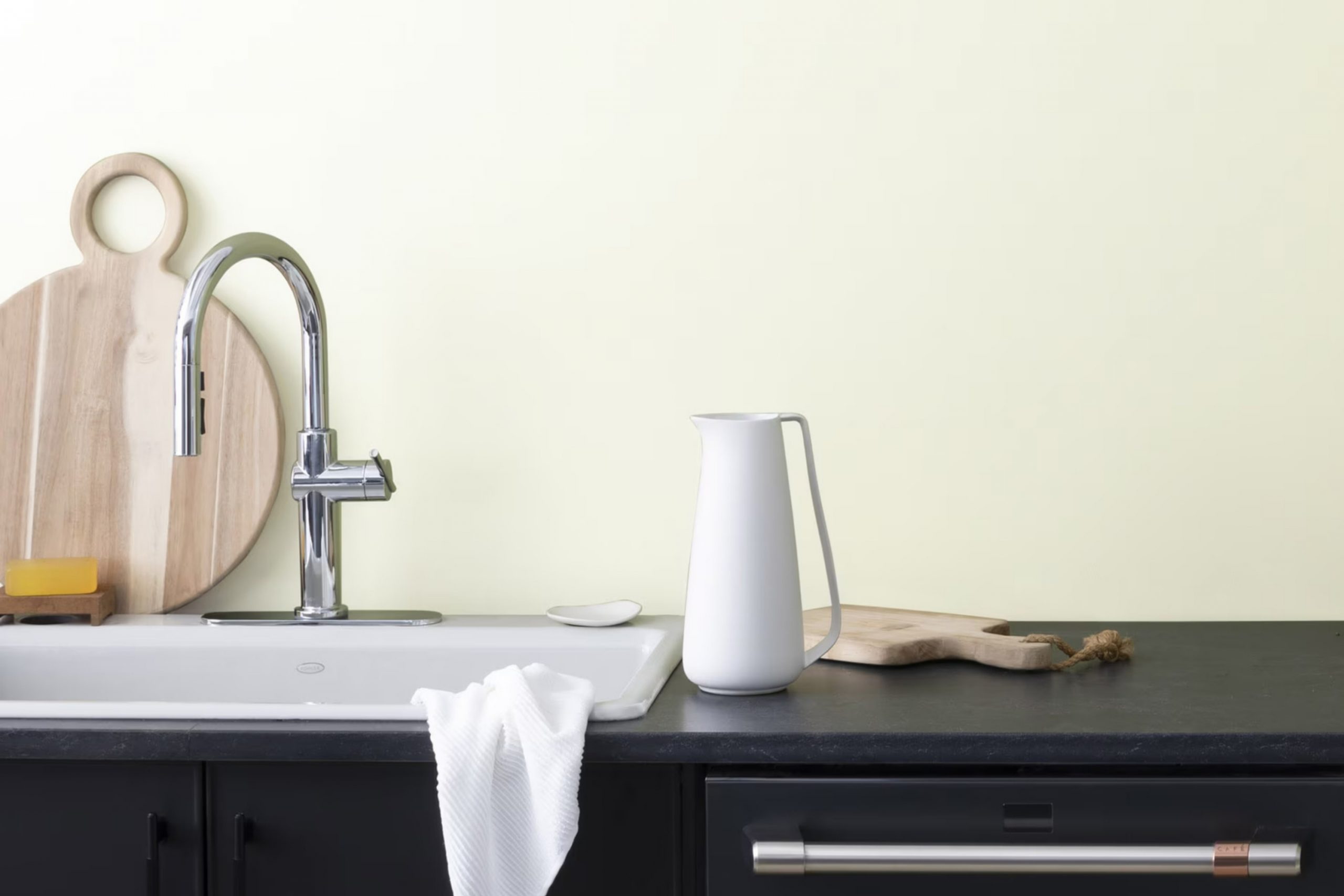 Cotton Balls OC-122 Paint Color by Benjamin Moore