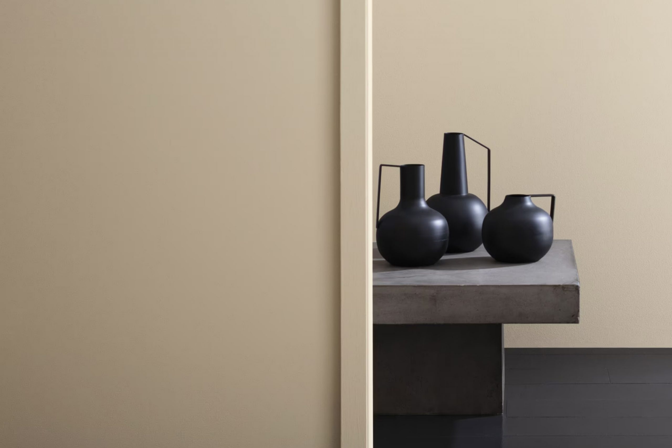 Muslin OC-12 Paint Color by Benjamin Moore