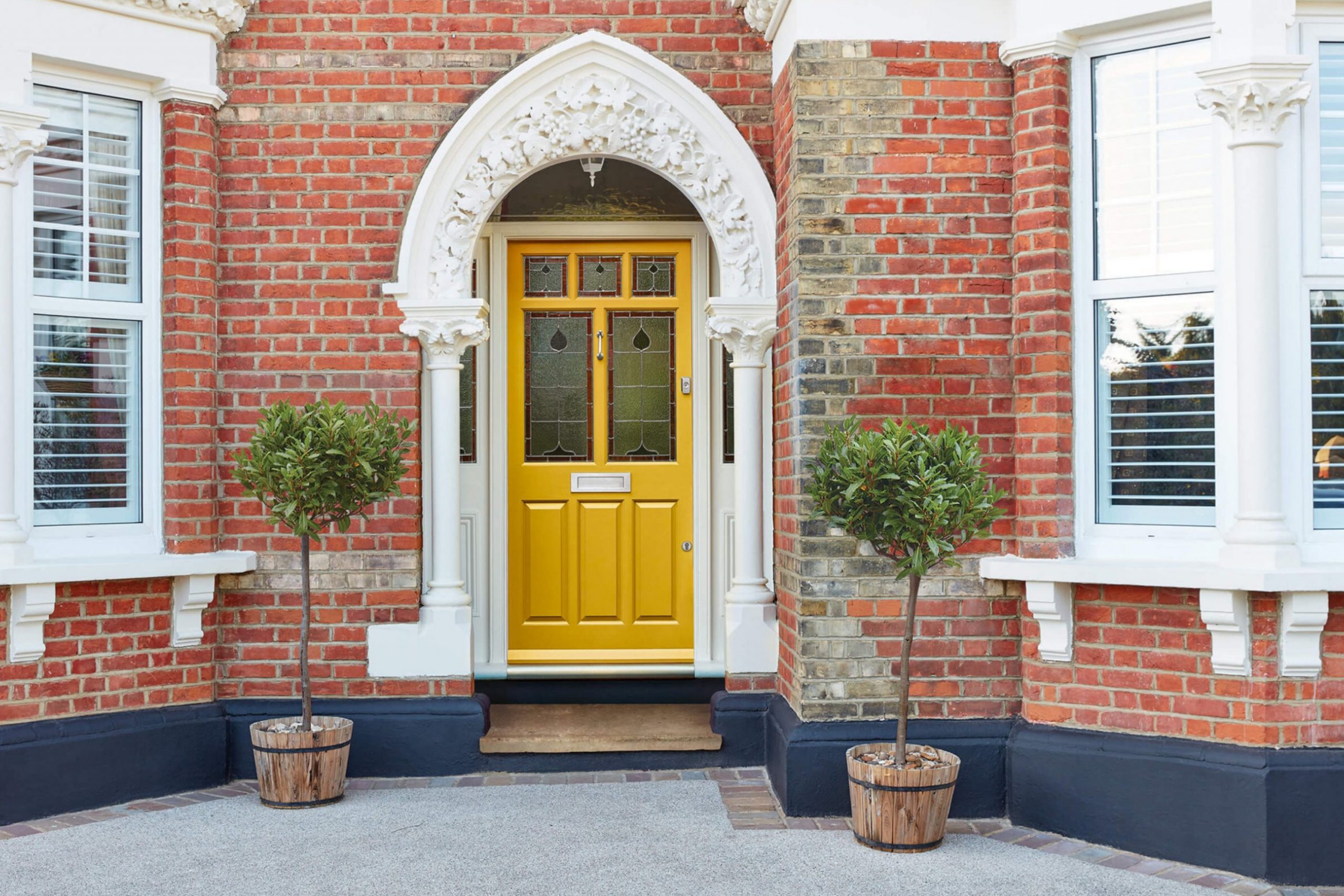 How I Choose the Perfect Paint Color for a Front Door
