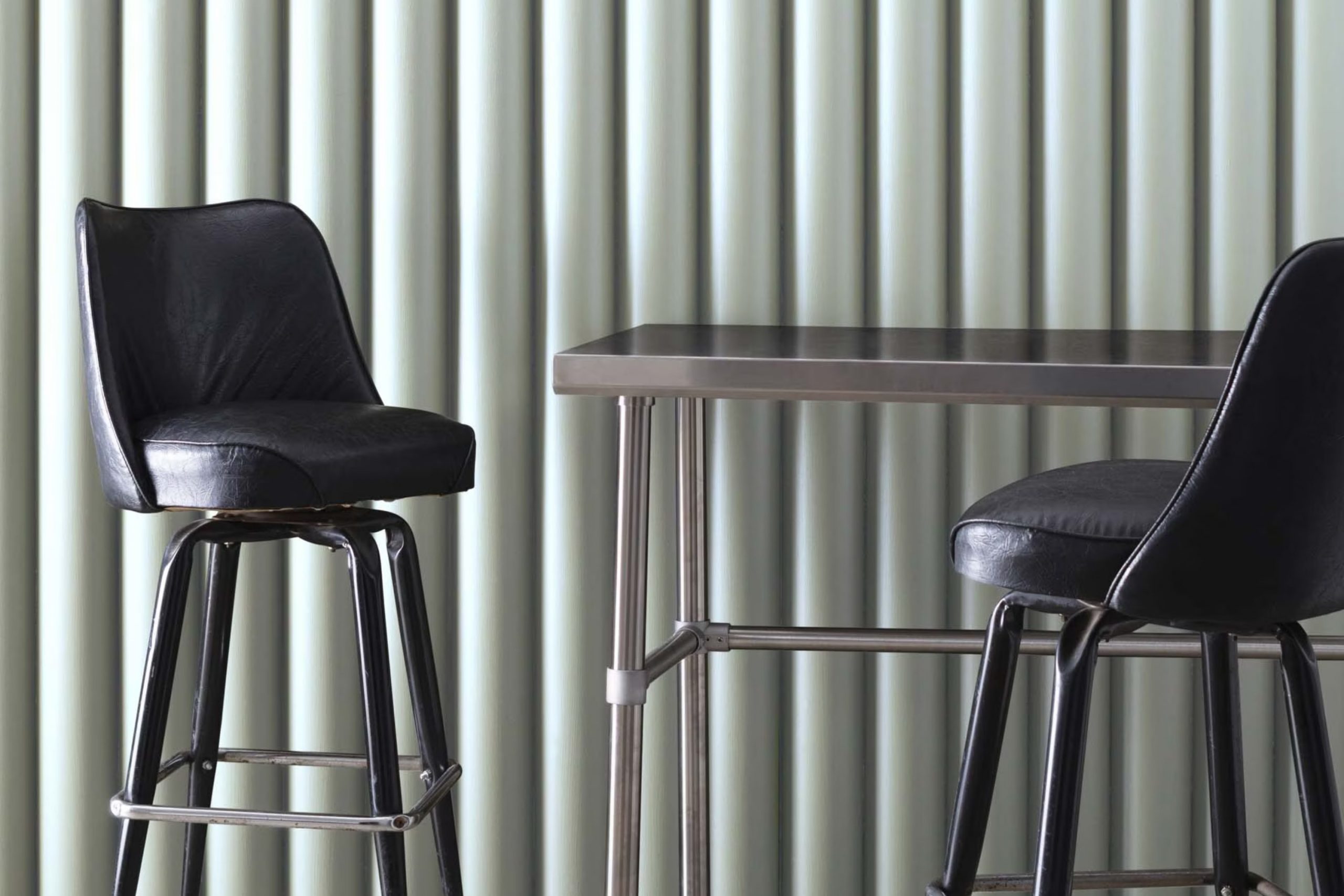 Silver Marlin 2139-50 Paint Color by Benjamin Moore