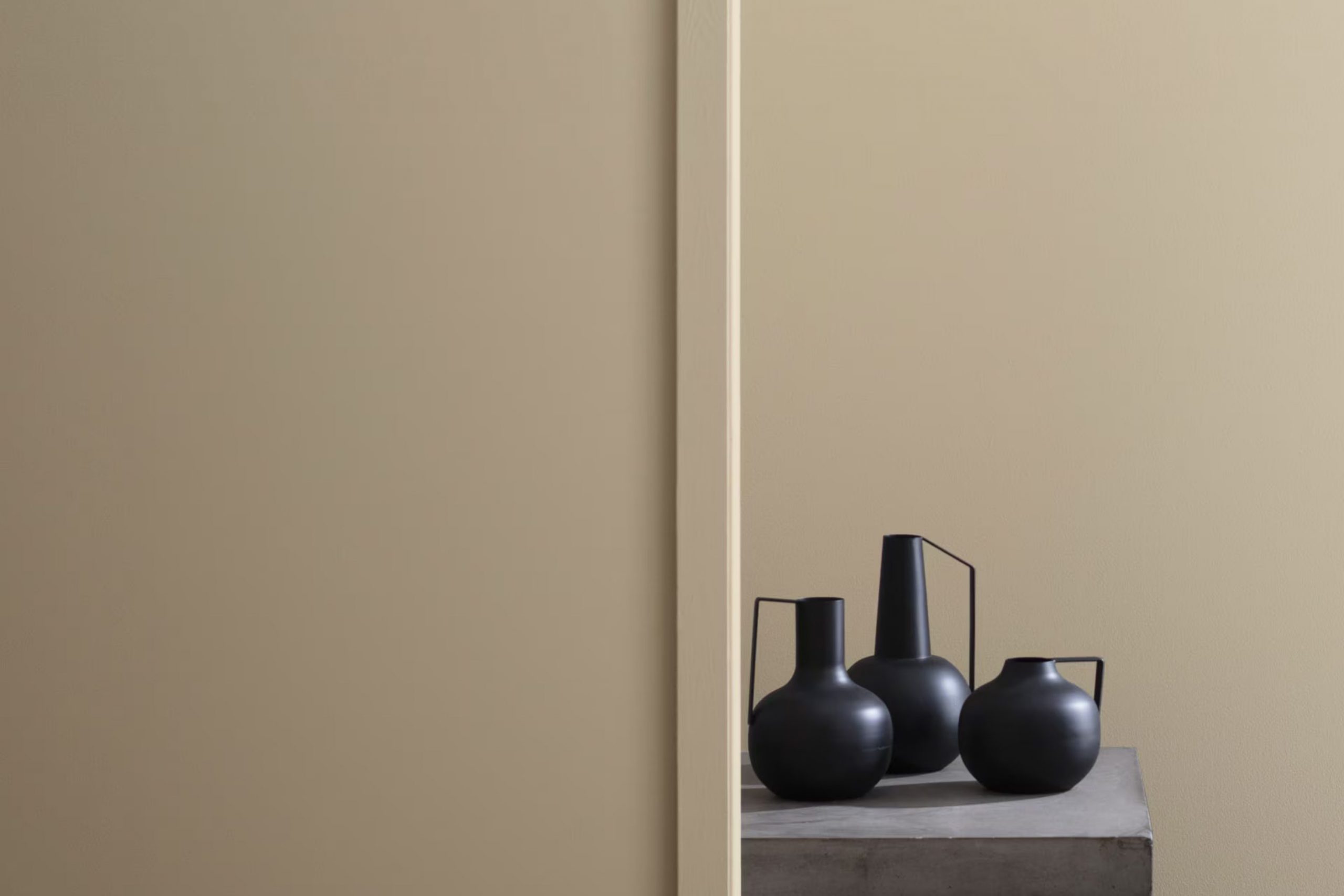 Bleeker Beige HC-80 Paint Color by Benjamin Moore