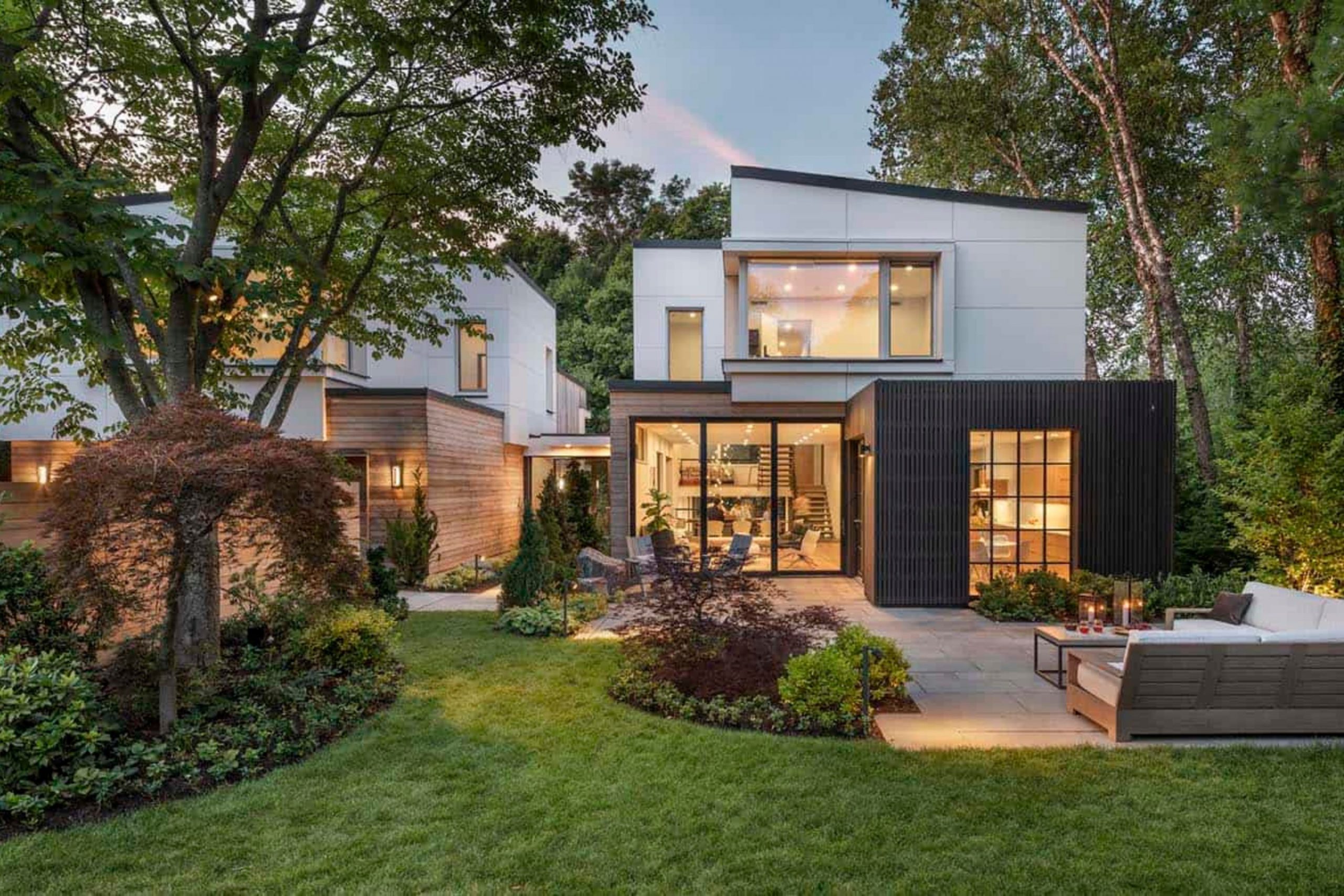 How I Choose the Perfect Exterior Shade for a Contemporary House