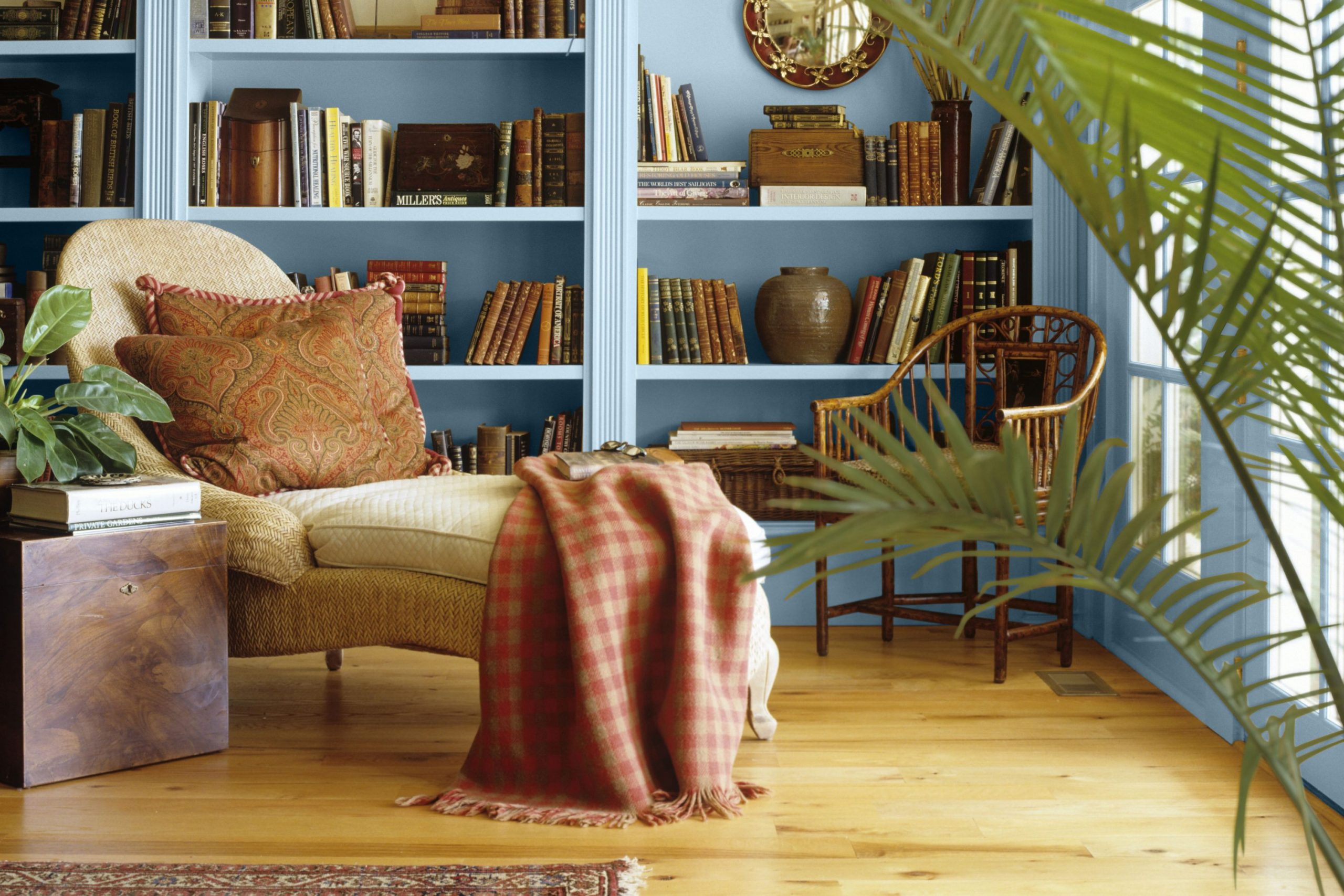 How I Choose the Right Paint Color to Create a Cozy and Focused Reading Room