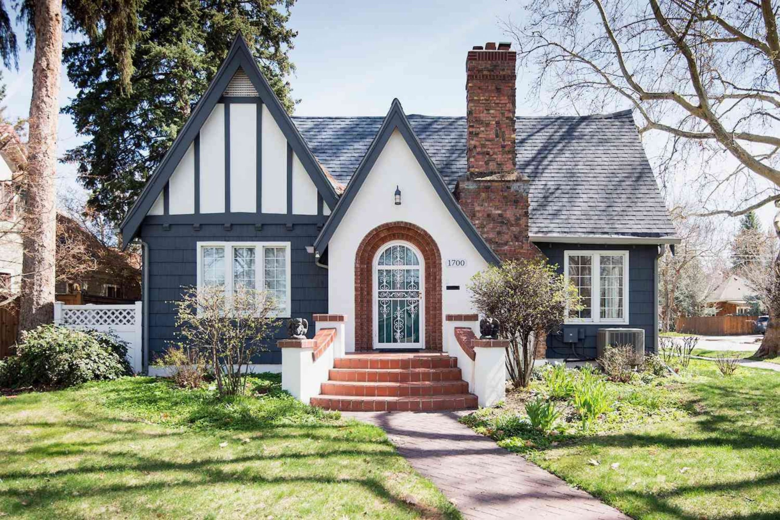 How I Choose the Perfect Coastal Paint Color for Any Cottage Exterior